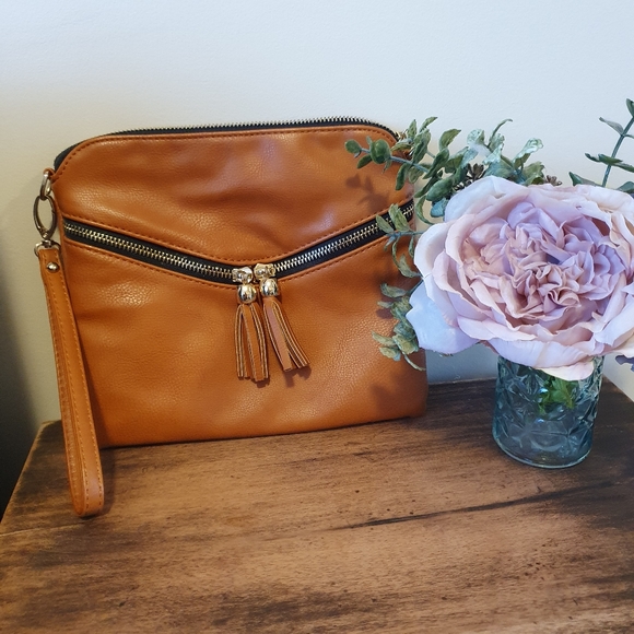 No brand Handbags - Brown Clutch with Gold Tassels ✨️